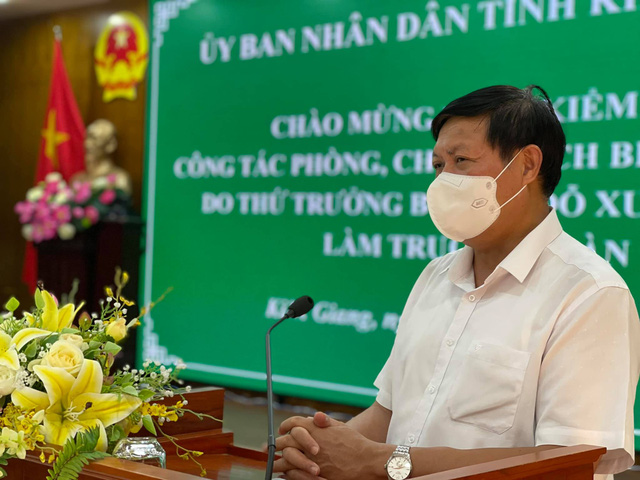 Thứ trưởng Bộ Y tế Đỗ Xuân Tuyên phát biểu tại buổi làm việc với UBND tỉnh Kiên Giang. Ảnh: Tuấn Dũng